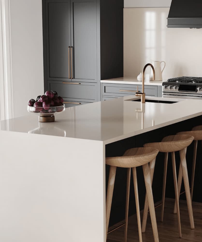 Isla de cocina con encimera de cuarzo blanco
